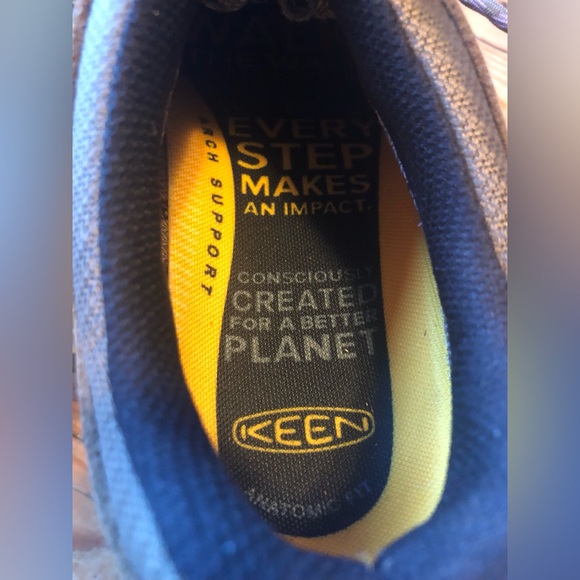 Like new Women's Targhee II Waterproof Keen hikers size nine. - Picture 3 of 7